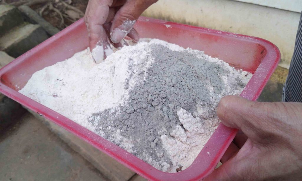 Hướng dẫn cách pha xi măng trắng quét tường - chongthamnguoc.net