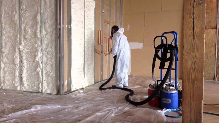 Xịt Polyurethane foam