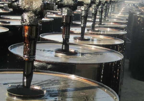 Giá nhựa đường 60/70 xá phụ thuộc vào nguồn nhập, thời điểm và chi phí vận chuyển