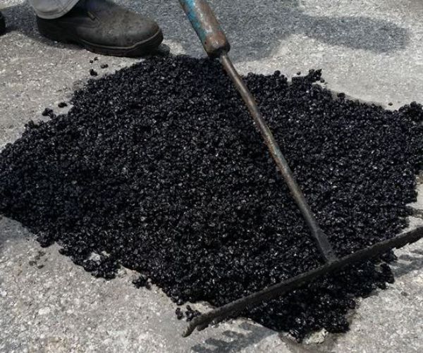 Nhựa đường khô là dạng bitum rắn hoặc bán rắn