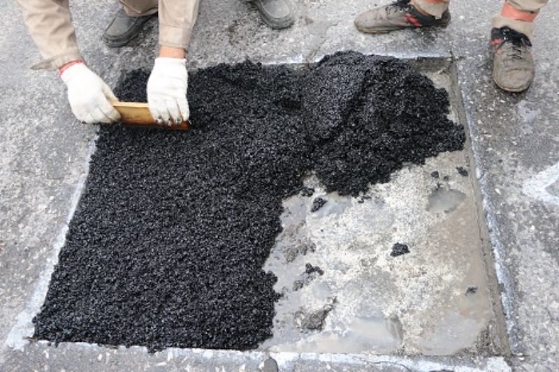 Nhựa đường khô phát huy hiệu quả cao trong cả dân dụng lẫn giao thông