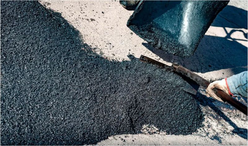 Giá nhựa đường khô trên thị trường không cố định mà thay đổi tùy thuộc vào nhiều yếu tố