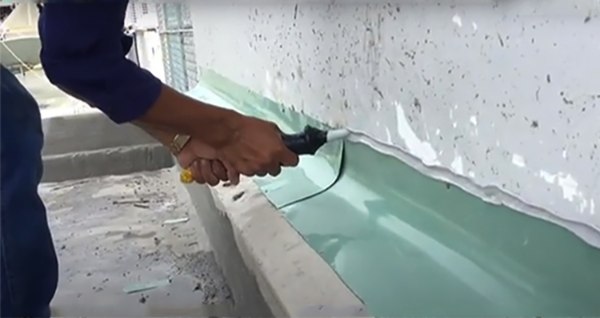 Chống thấm khe tiếp giáp 2 nhà liền kề bằng keo PU chuyên dụng