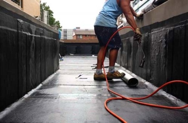 Cách chống thấm khe tiếp giáp 2 nhà ống tại Hai Bà Trưng