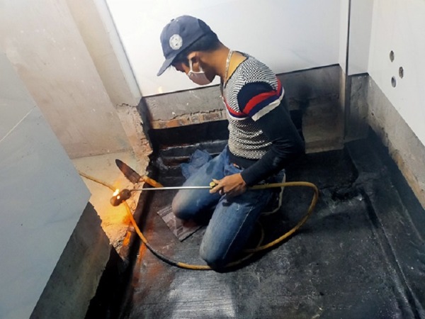 Xử lý chống thấm cổ ống và sàn nhà vệ sinh bằng vật liệu chuyên dụng